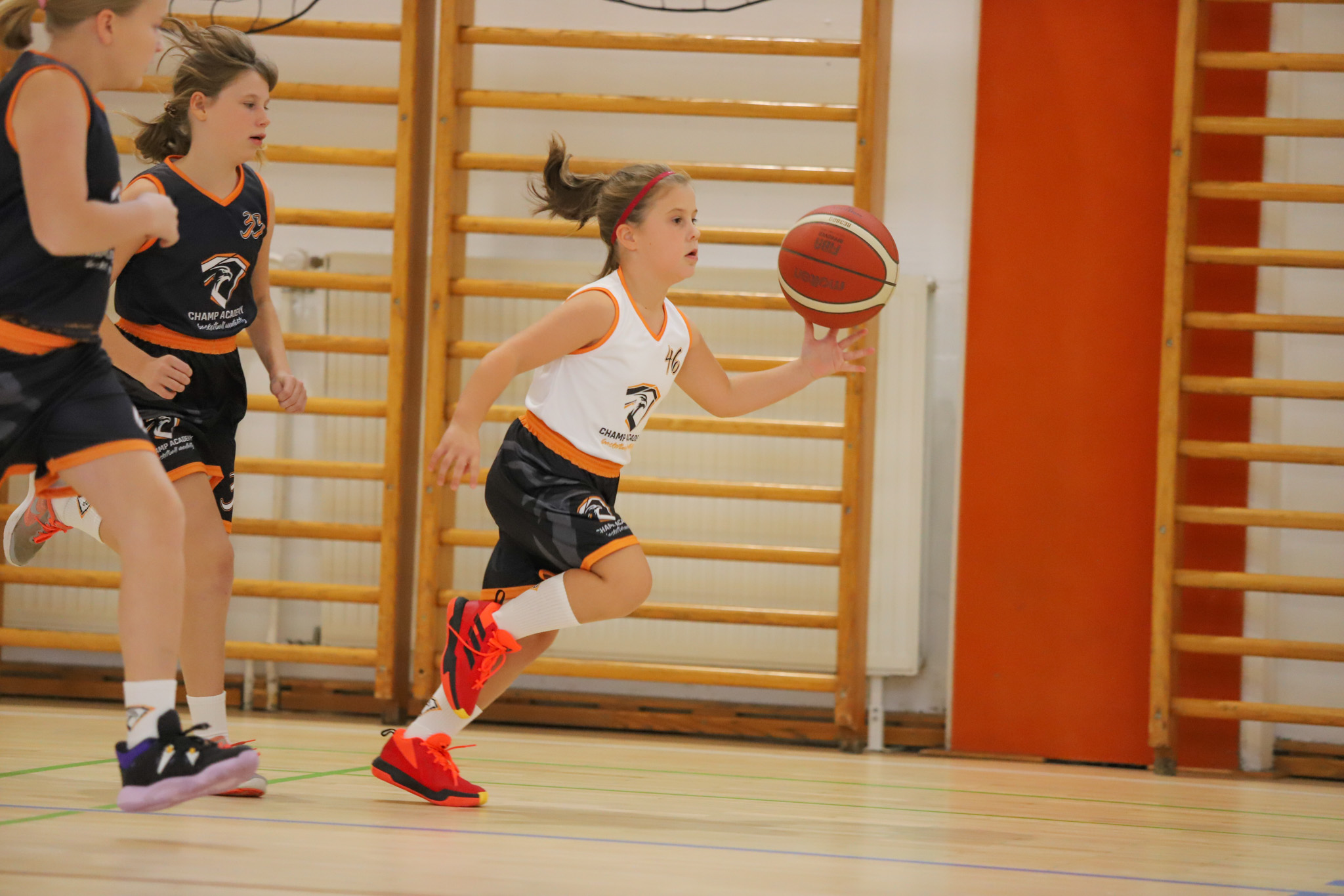 Dekleta U12B – prve korake spremlja veselje in želja po učenju